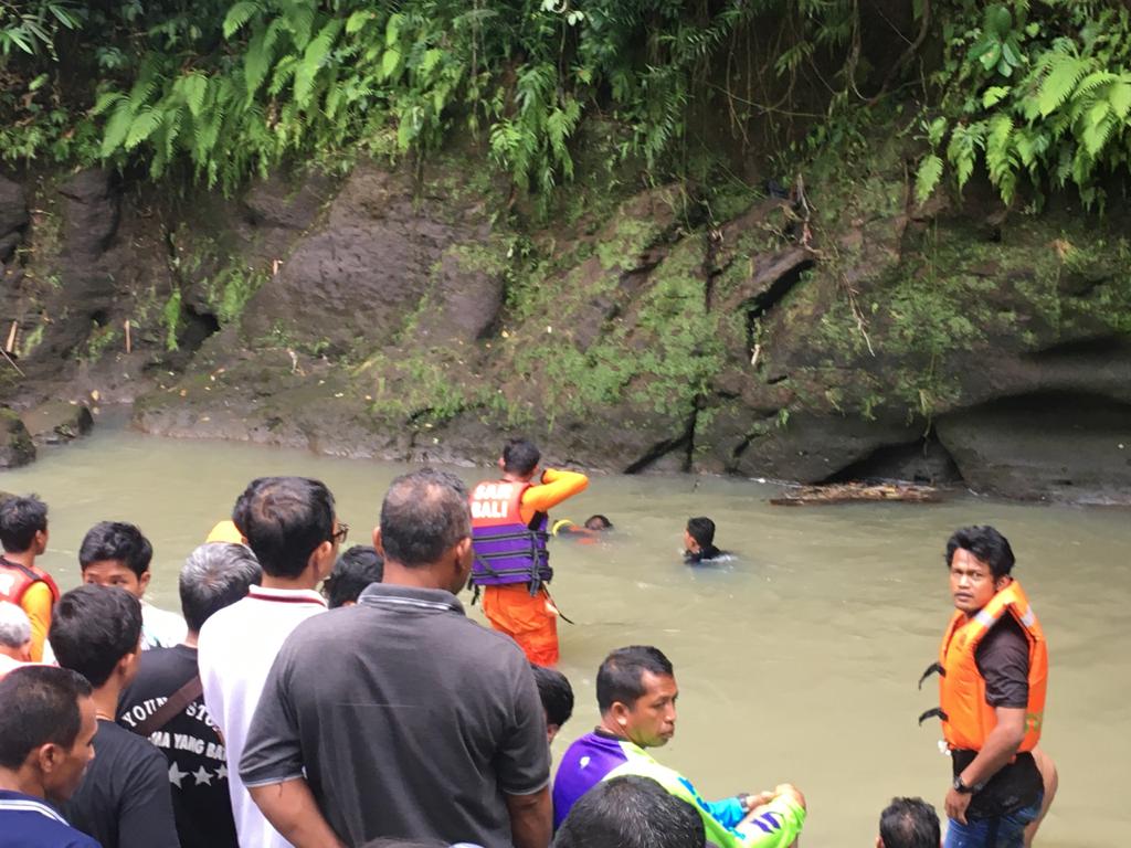 Mandi di Sungai, Siswa SMP MTs Al Amin Tabanan Tenggelam