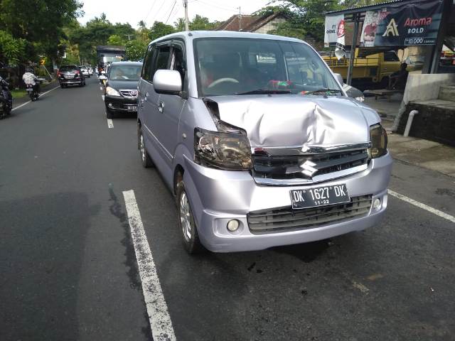 APV Tabrak Terrano dari Belakang di Jalur Tengkorak