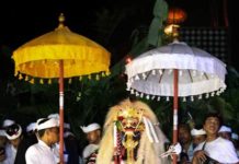 Wujud Bhakti, Wagub Cok Ace “Ngayah” Calonarang di Pura Penataran Bale Agung, Desa Malet Tengah