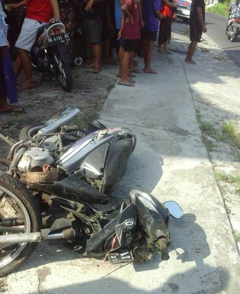 Boncengan Naik Motor, Suastini Tewas Ditabrak Suzuki APV