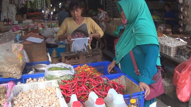 Pasokan Berkurang, Harga Berbagai Jenis Cabai di Pasar Tradisional Jembrana Melonjak