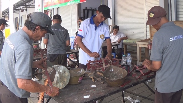 Lindungi Konsumen, Diskoperindag Jembrana Tera Ulang Timbangan Pedagang