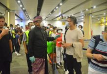 Wagub Cok Ace Lepas Penumpang Penerbangan Terakhir ke China
