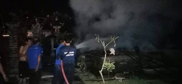 Bale Saka Kutus Warga Kediri Hangus Terbakar
