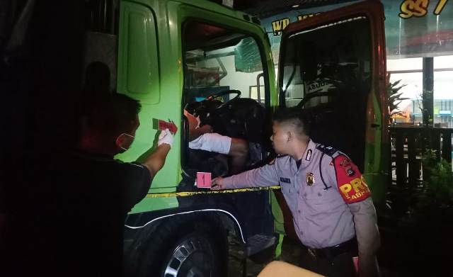 Diduga Terkena Serangan Jantung, Sopir Ditemukan Tewas dalam Truk yang Terparkir