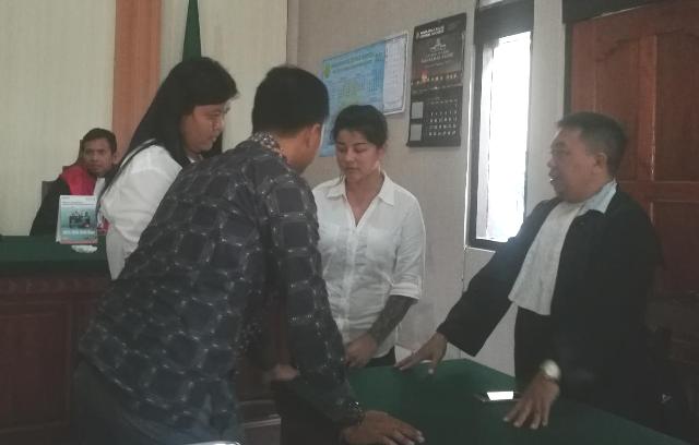 Sembunyikan 892 Gram Sabu di CD, Dua Cewek Thailand Divonis 16 Tahun Penjara