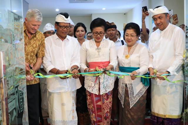 Ny. Putri Koster Menghadiri Acara Grand Opening Bali Physio & Injury Center