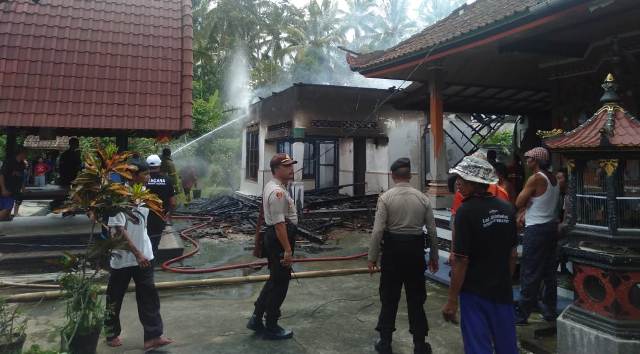 Rumah Warga Bayan Ludes Terbakar, Kerugian Ditaksir Rp 150 Juta