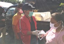 Fraksi PDI Perjuangan dan Jajaran PAC Tegallalang Bergotong Royong Bagikan Masker