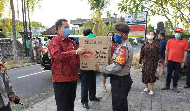 Dewan Tabanan Salurkan Paket Nutrisi Kepada PMI