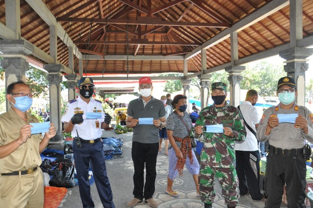 Bupati Eka Instruksikan Masyarakat Tabanan Wajib Penggunaan Masker Cegah Penyebaran Covid-19