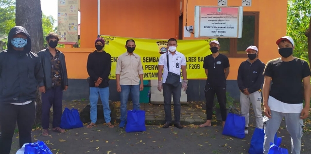 Ringankan Beban, Polres Bangli Bantu Sembako kepada Pemandu Wisata di Kintamani