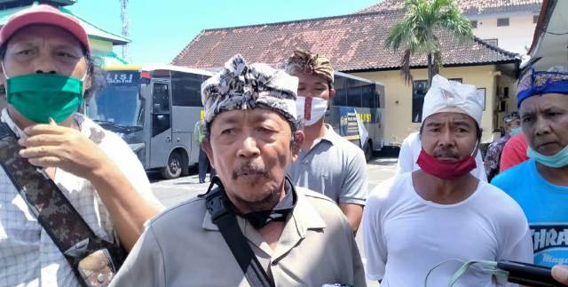 Puluhan Sopir Angkot Datangi Mapolres Buleleng