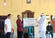 Tinjau Warga Serokadan, Gubernur Koster Pastikan Persediaan Pangan Aman Selama Masa Isolasi