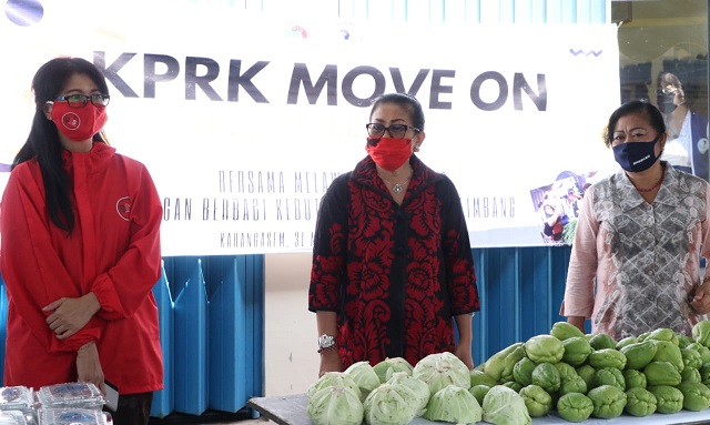 Kunjungi Pasar Kaget, Ny. Putri Koster : Tingkatkan Semangat Gotong Royong di Tengah Pandemi Covid-19