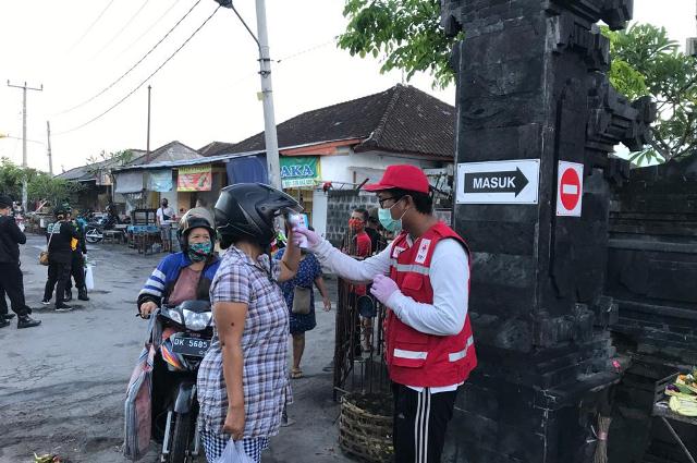 Cegah Meluasnya Transmisi Lokal, TIM Gabungan GTPP Pantau Pasar Tradisional Padang Sambian