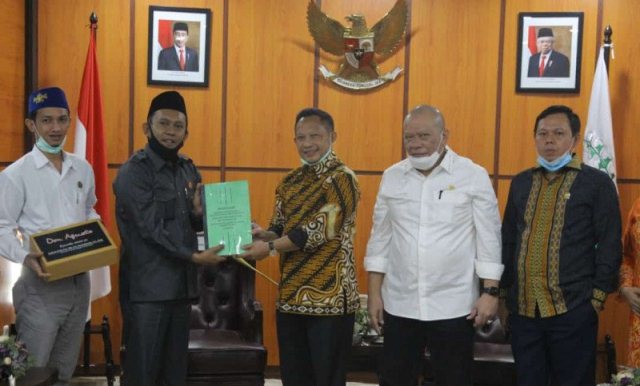 DPRD Jember Serahkan Langsung Hasil Kerja Panitia Angket kepada Mendagri