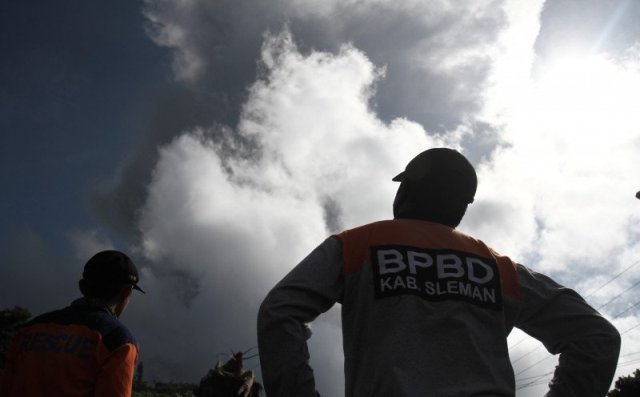 Gunung Merapi Dua Kali Meletus Minggu Pagi