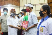 Gubernur Koster Kucurkan Bansos Tunai untuk Siswa SD hingga Sekolah Menengah Swasta se-Bali