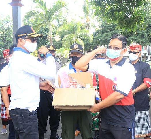 Satpol PP Provinsi Bali Pantau Penempatan Pos Terpadu Pencegahan Covid-19 di Pasar Galiran