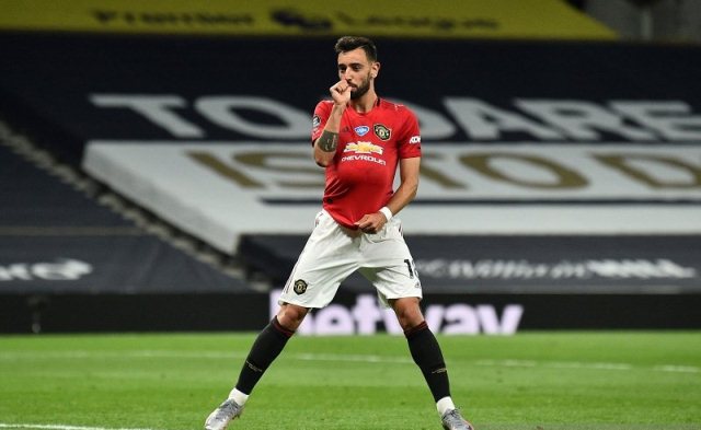 Penalti Bruno Fernandes MU Amankan 1 Poin dari Markas Tottenham