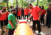 Bupati Mahayastra Resmikan Fasilitas Pengolahan Material Sampah Desa Taro
