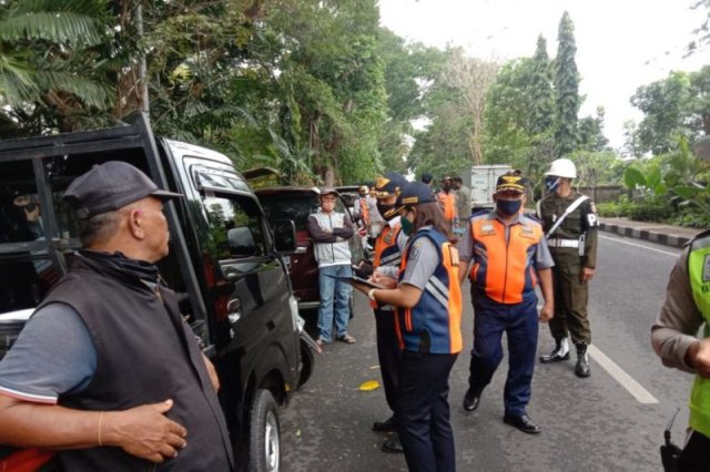 Dishub Denpasar Tertibkan Pedagang Bermobil yang Berjualan di Badan Jalan