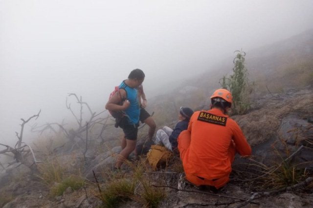 Dua Pendaki Tersesat di Gunung Agung Ditemukan Selamat