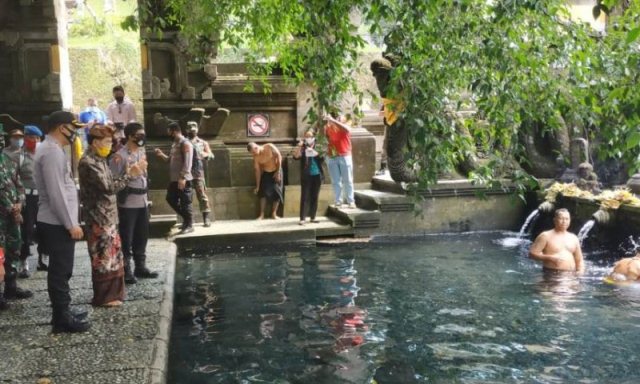 GTPP Gianyar Pantau Pengamanan Banyupinaruh di Tirta Empul