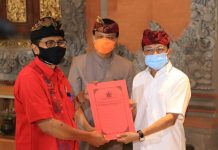 Gubernur Koster Bakal Tambah Rp 50 Juta Dana untuk Operasional Satgas Gotong-Royong Desa Adat