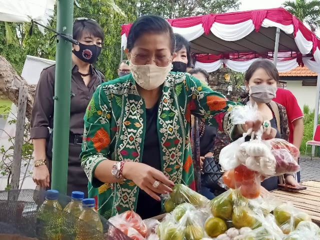 Ny Putri Koster: Pasar Tani Bali Menuju Organik