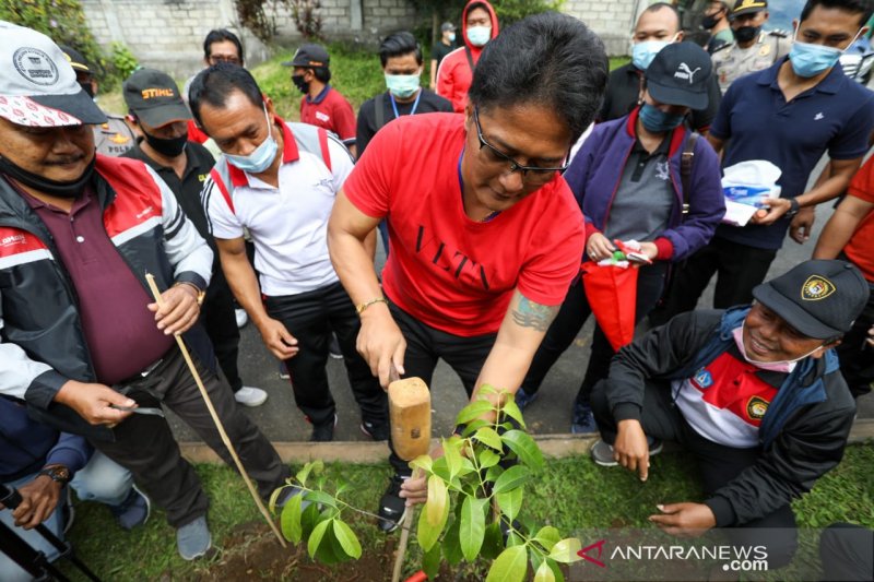 Lestarikan Alam, Pemkab Badung Tanam 400 Pohon Badung