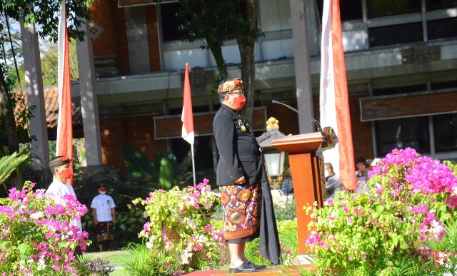 Upacara Penurunan Bendera Peringatan HUT Kemerdekaan RI ke-75