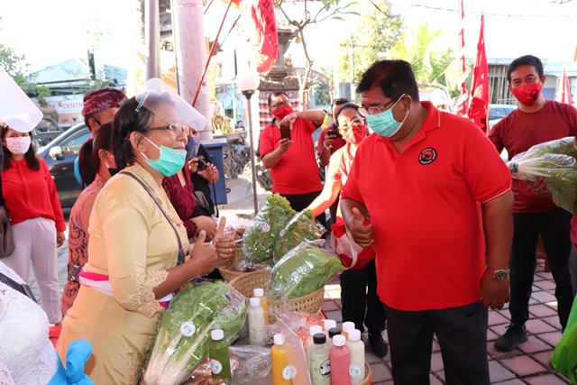 DPC PDI Perjuangan Buleleng Gelar Pasar Gotong Royong Krama Bali