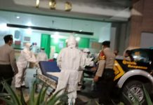 Tanpa Bantuan Medis, Seorang Ibu Melahirkan di Mobil Patroli Polisi