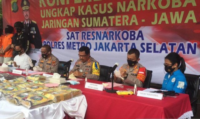 Polisi Gagalkan Pengiriman 131 Kg Paket Sabu Melalui Truk Pengangkut Batu Bata