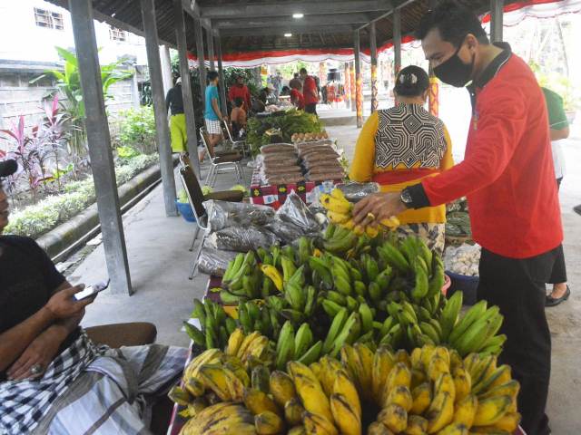 Bantu Petani dan UMKM Lokal, Inspektorat Provinsi Bali Gelar Pasar Gotong Royong Karma Bali