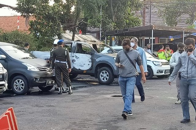 Dua Anggota Polsek Ciracas Terluka dan Mobil Wakapolsek di Bakar