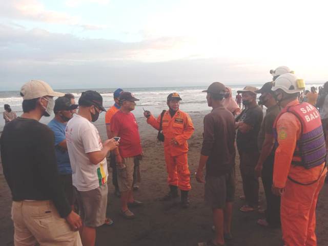 Bocah 11 Tahun Hilang Terseret Ombak Pantai Air Kuning