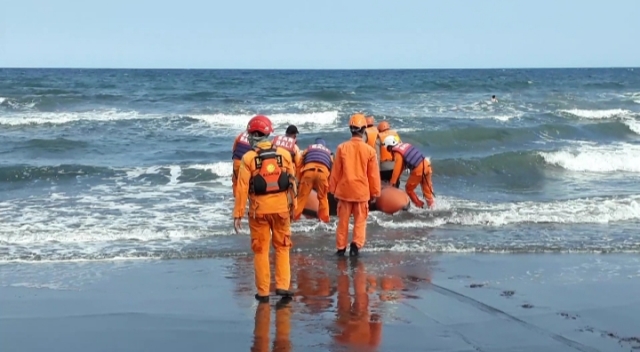 Bocah Terseret Ombak di Pantai Air Kuning Belum Ditemukan