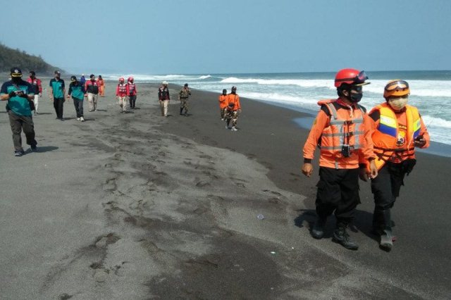 Satu Korban Tenggelam di Pantai Goa Cemara Belum di Temukan