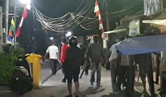 Dua Kelompok Massa Terlibat Bentrokan di Cipinang Muara