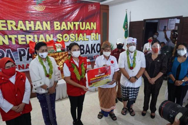 Kemensos Beri Bantuan Bagi Warga Tabanan Terdampak COVID-19