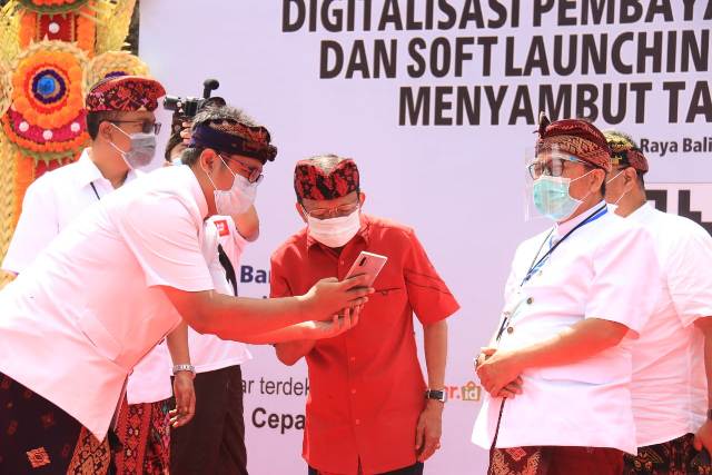 Gubernur Bali Resmikan Diberlakukannya Digitalisasi Pembayaran Kawasan Pariwisata dan Soft Launching Web Pasar se-Bali