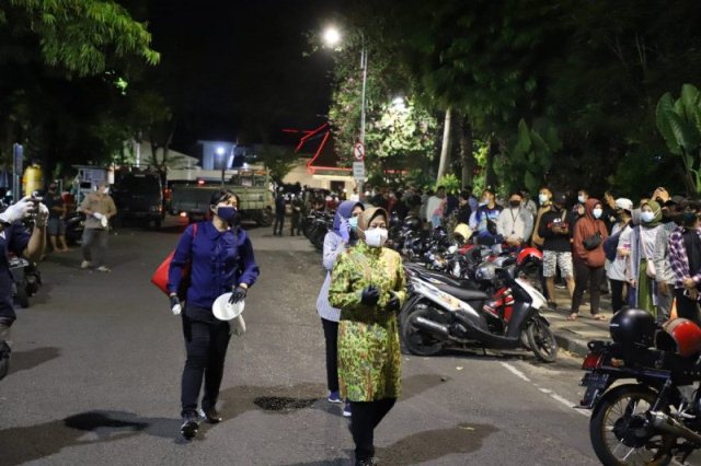 Wali Kota Surabaya Tri Rismaharini Pimpin Operasi Penegakan Protokol Kesehatan