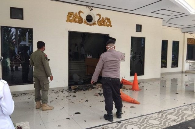 Gedung DPRD Kota Jambi Dilempari Batu
