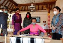 Ketua DPR RI Puan Maharani Serap Keluhan Perajin Tenun di Gianyar