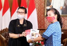 Ny. Putri Koster Launching Virtual Buku Puisi Suara Hati Guru di Masa Pandemi Covid-19