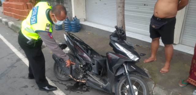 Mendadak Potong Jalur Pemotor Tewas Ditabrak