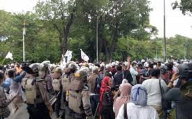 Petugas Gabungan Amankan 155 Pengikut Rizieq Shihab